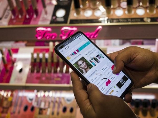 Nykaa trades lower for fourth straight day; slides 17% from lifetime high