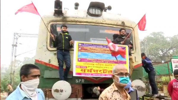Bharat Bandh: Protesters stop trains in Maharashtra, Odisha, West Bengal