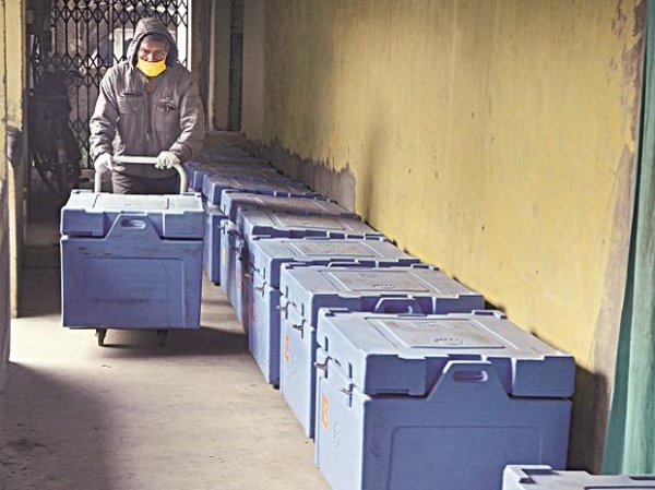 Covid-19 vaccine shortage: Maharashtra, Centre in a war of words