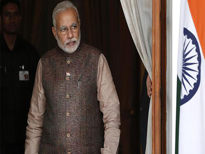 Narendra Modi gathers India’s top economic minds as markets fall