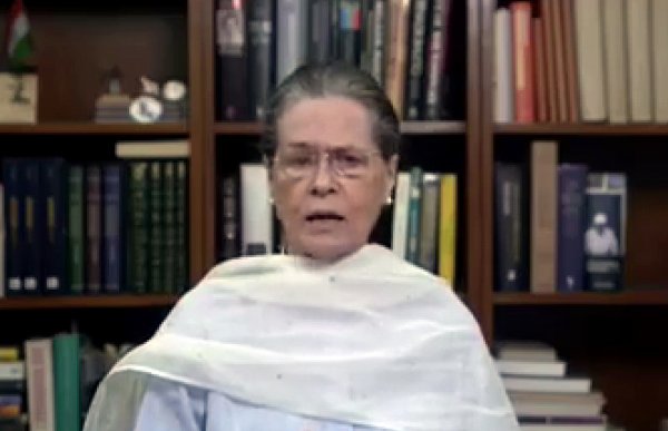Sonia Gandhi to hold meeting with Congress leaders on farmers' issue