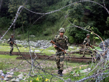 Pakistan violates ceasefire twice, jawan injured